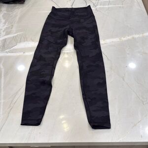 LULULEMON Wunder Under 28" size 6